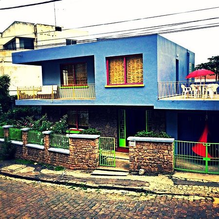 Madagascar Underground Hostel อันตานานารีโว ภายนอก รูปภาพ