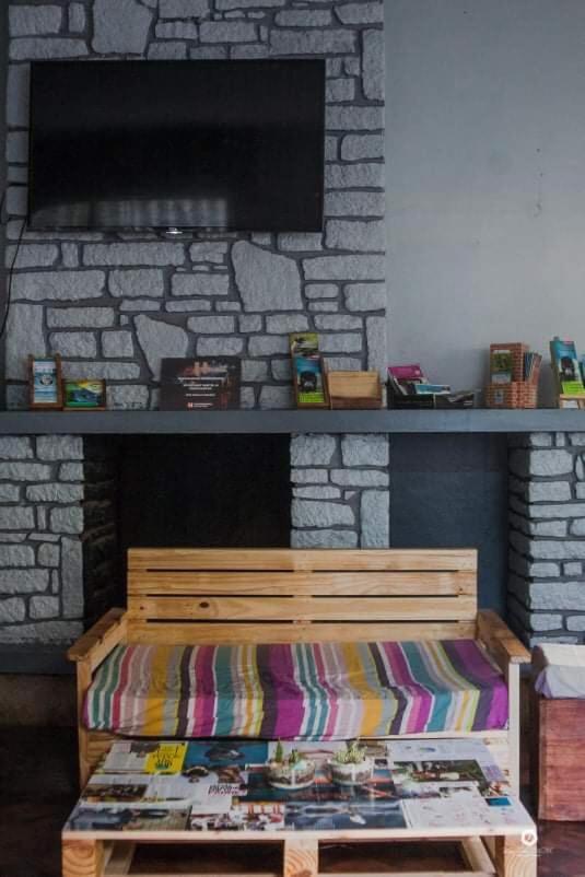 Madagascar Underground Hostel อันตานานารีโว ภายนอก รูปภาพ