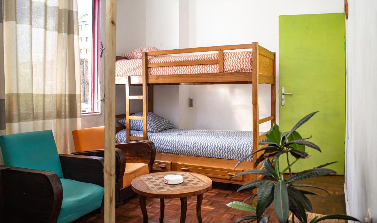 Madagascar Underground Hostel อันตานานารีโว ภายนอก รูปภาพ