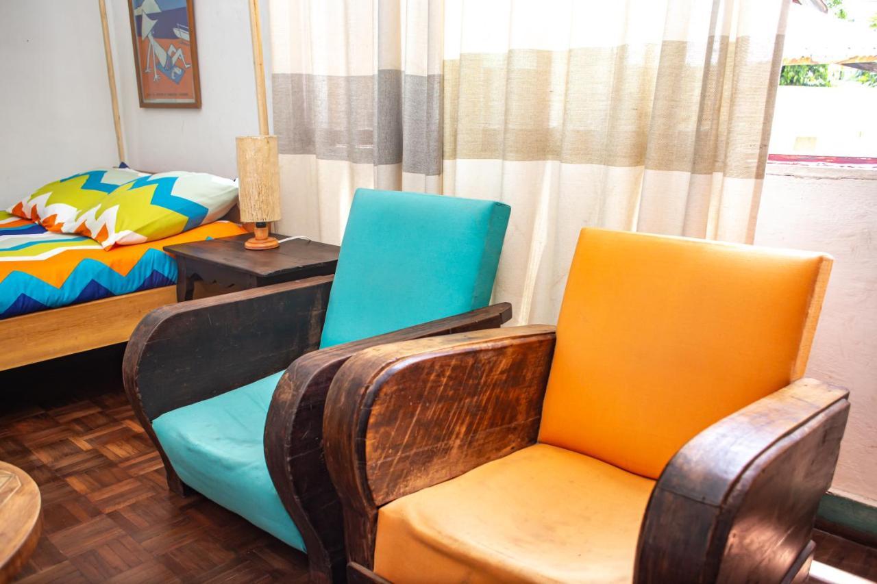 Madagascar Underground Hostel อันตานานารีโว ภายนอก รูปภาพ