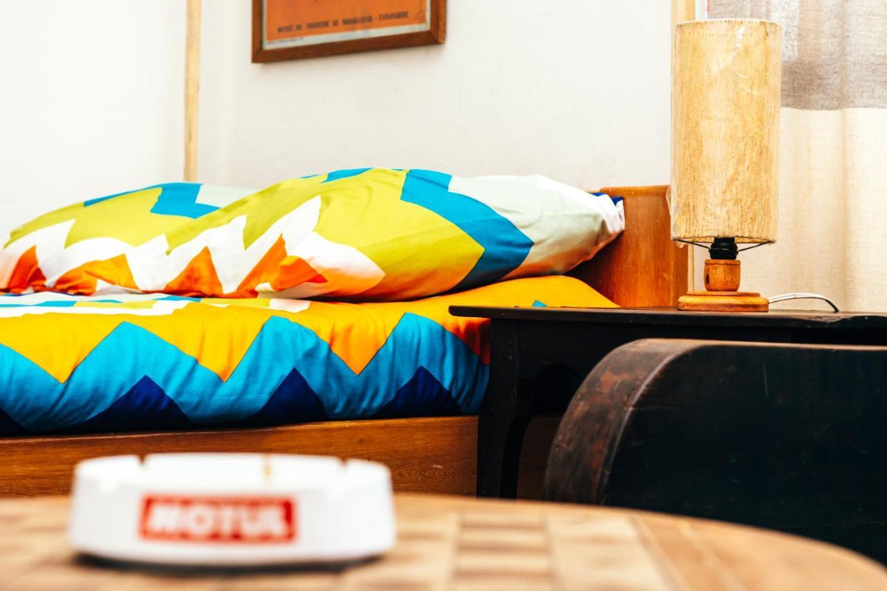 Madagascar Underground Hostel อันตานานารีโว ภายนอก รูปภาพ