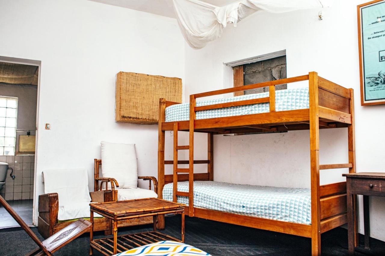 Madagascar Underground Hostel อันตานานารีโว ภายนอก รูปภาพ