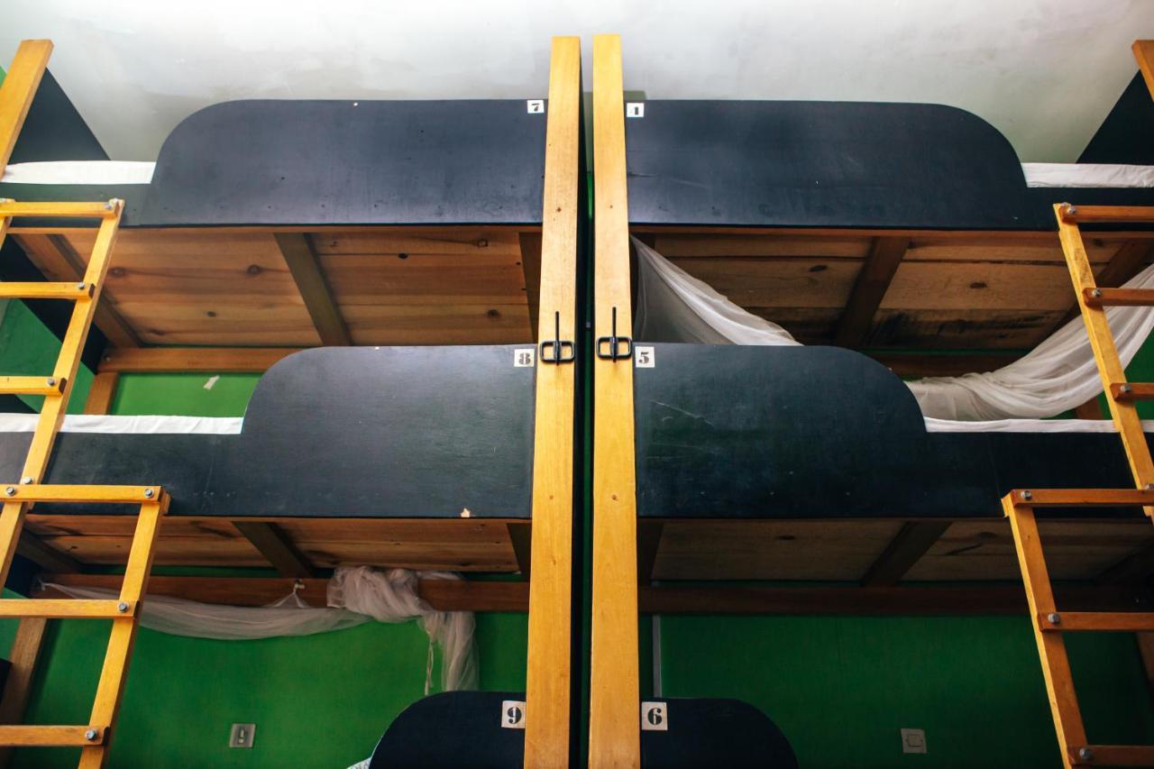 Madagascar Underground Hostel อันตานานารีโว ภายนอก รูปภาพ
