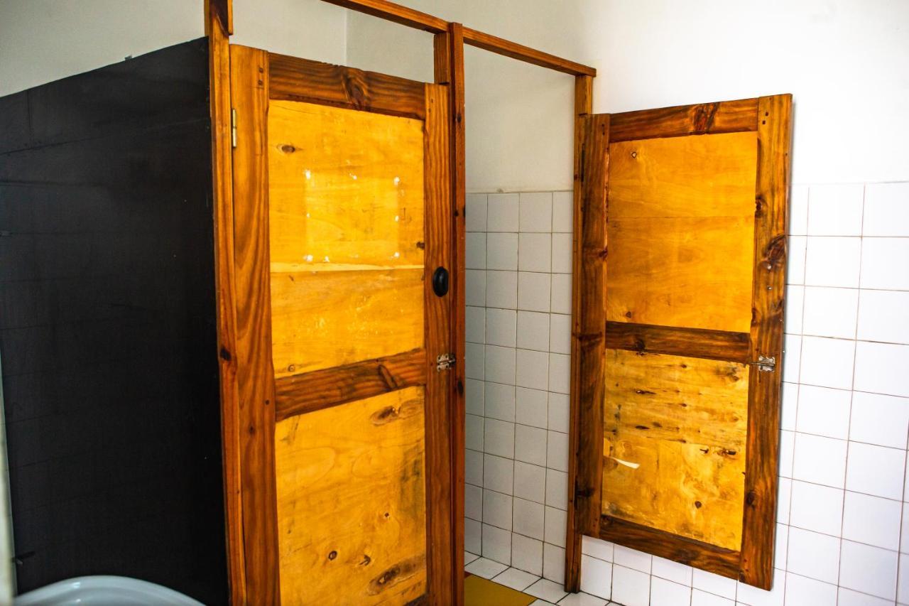 Madagascar Underground Hostel อันตานานารีโว ภายนอก รูปภาพ