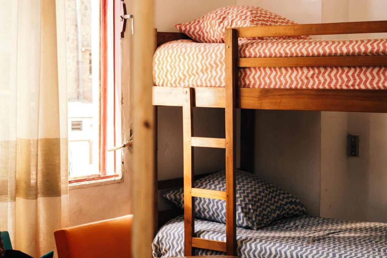 Madagascar Underground Hostel อันตานานารีโว ภายนอก รูปภาพ