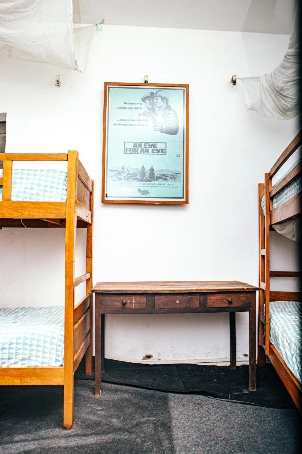 Madagascar Underground Hostel อันตานานารีโว ภายนอก รูปภาพ