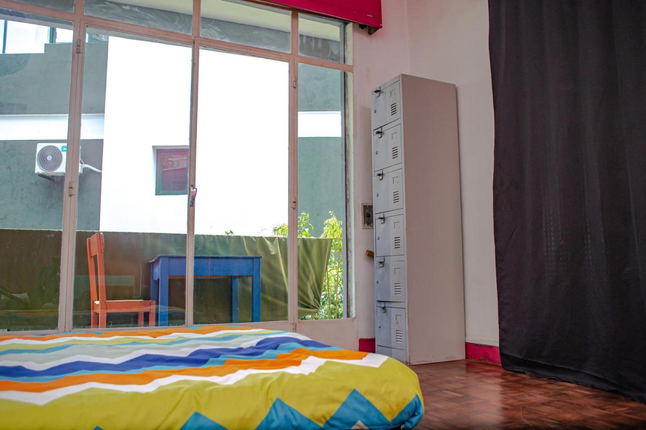 Madagascar Underground Hostel อันตานานารีโว ภายนอก รูปภาพ