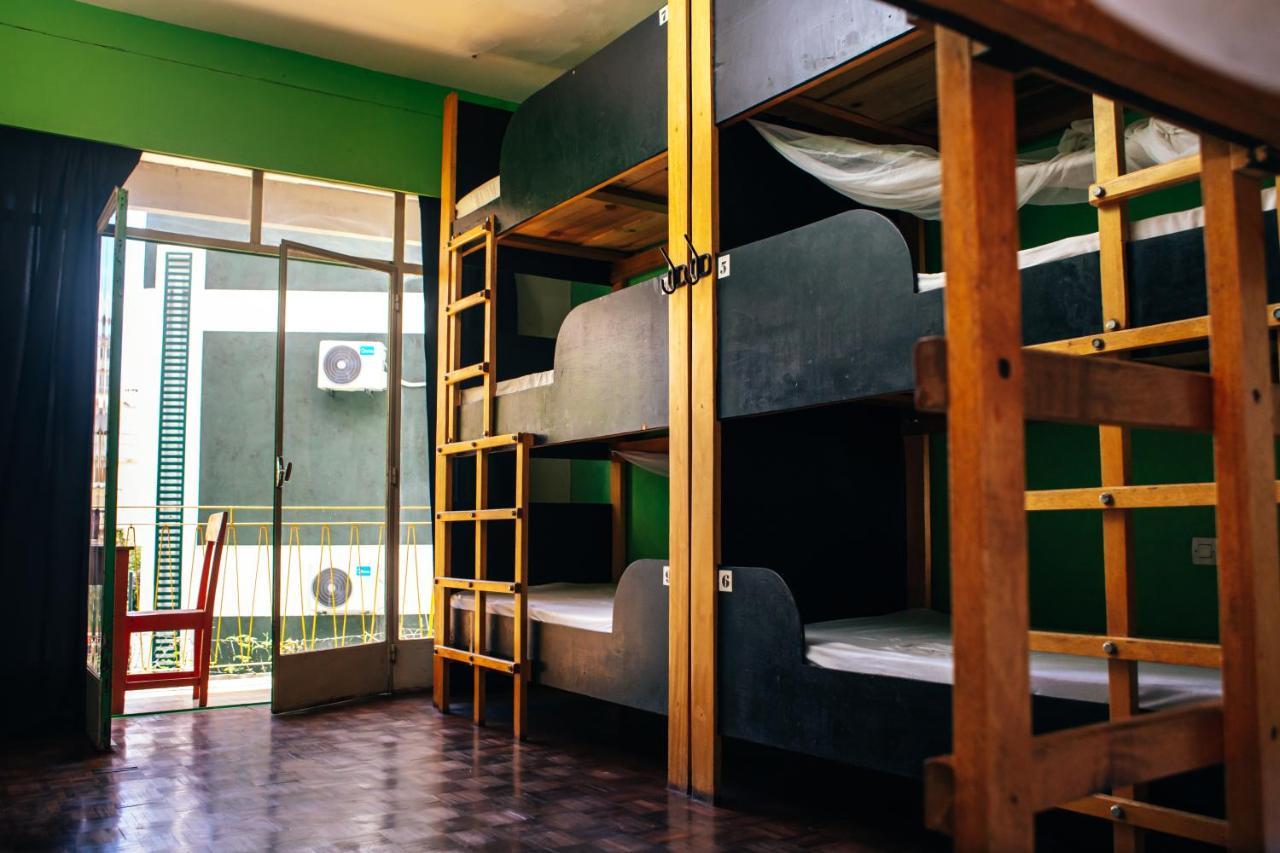 Madagascar Underground Hostel อันตานานารีโว ภายนอก รูปภาพ