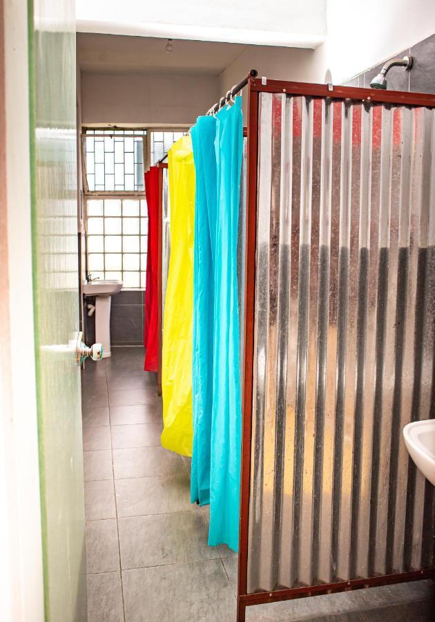 Madagascar Underground Hostel อันตานานารีโว ภายนอก รูปภาพ