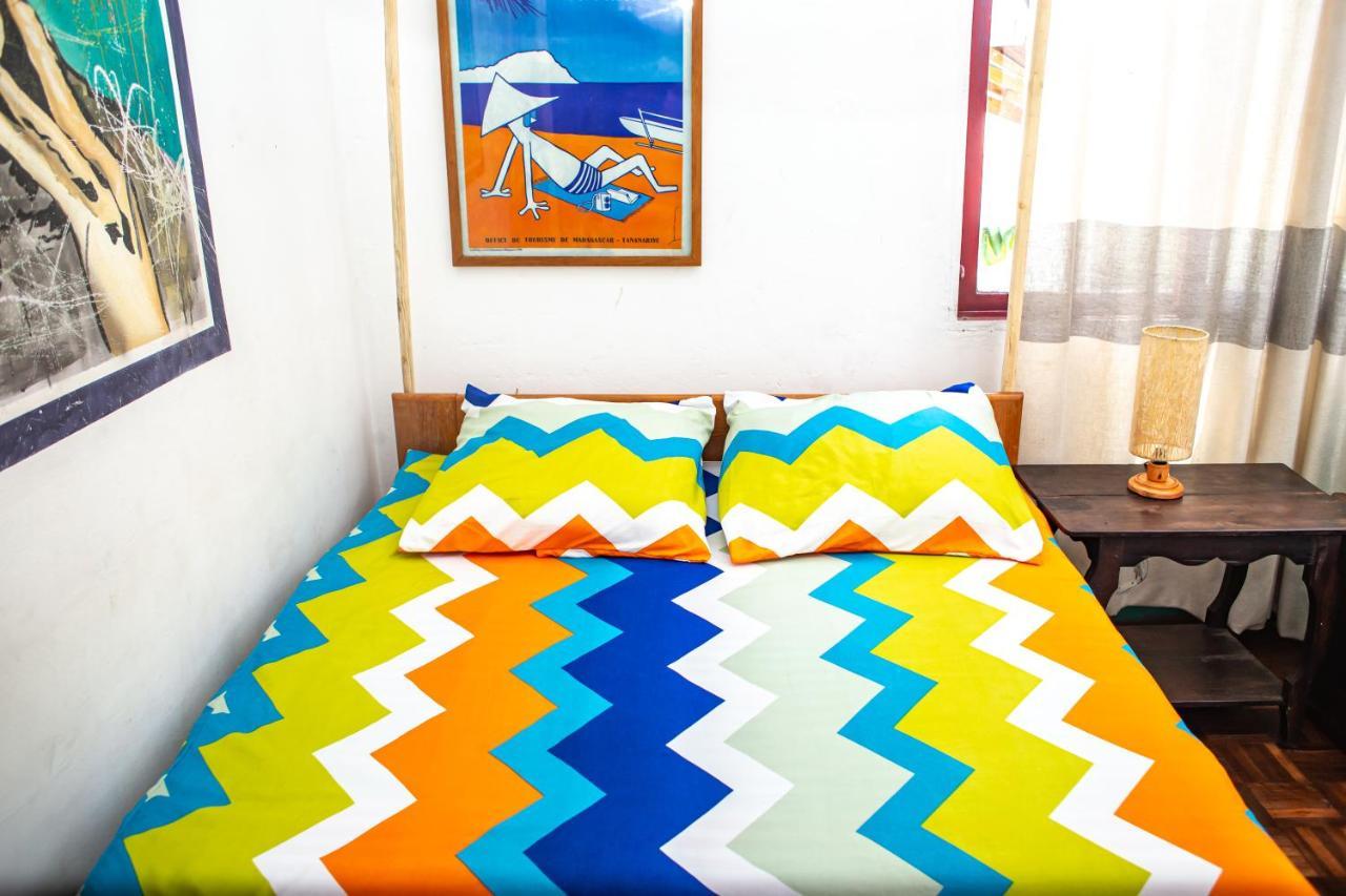 Madagascar Underground Hostel อันตานานารีโว ภายนอก รูปภาพ