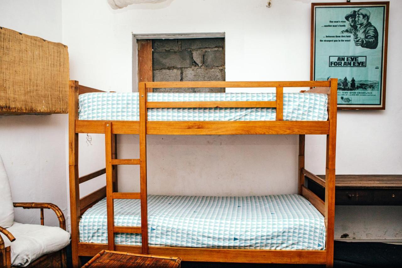Madagascar Underground Hostel อันตานานารีโว ภายนอก รูปภาพ