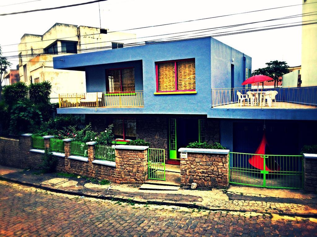 Madagascar Underground Hostel อันตานานารีโว ภายนอก รูปภาพ