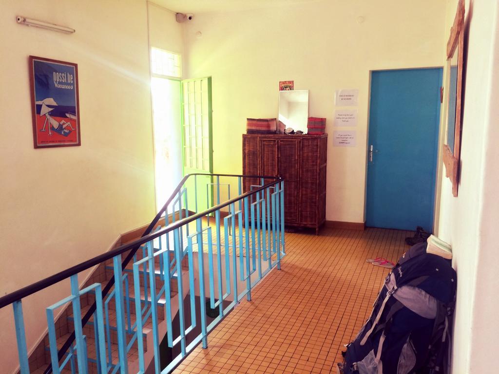 Madagascar Underground Hostel อันตานานารีโว ภายนอก รูปภาพ