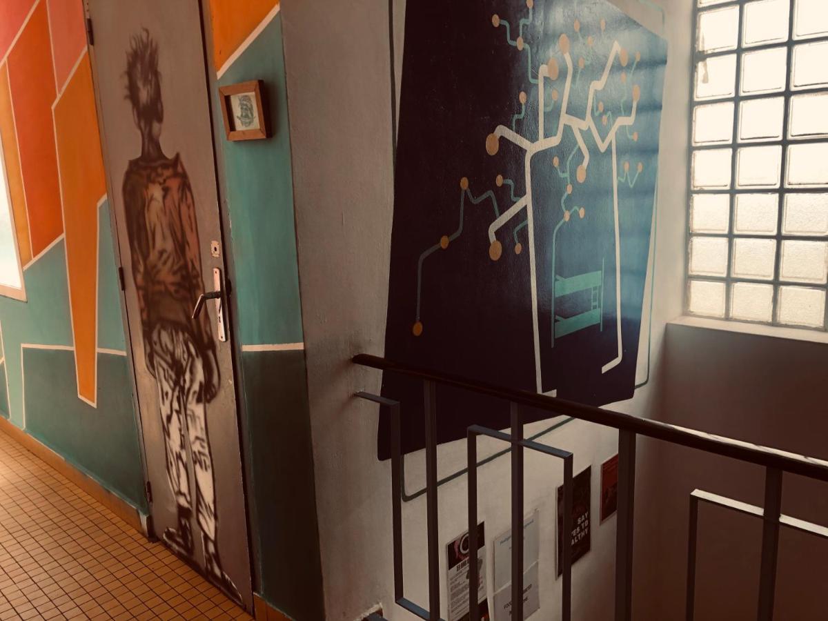 Madagascar Underground Hostel อันตานานารีโว ภายนอก รูปภาพ